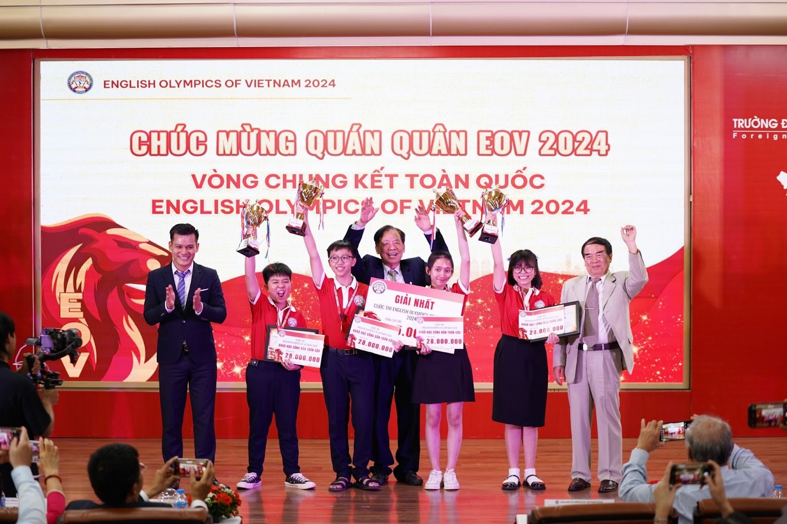 chung-ket-toan-quoc-eov-2024-noi-nhung-uoc-mo-quoc-te-duoc-uom-mam-baodulichvncom-1722388196.jpg