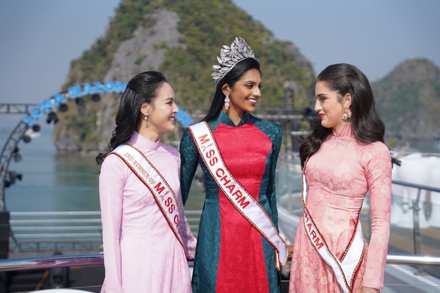 top-3-miss-charm-2024-tham-vinh-ha-long-bang-du-thuyen-hang-sang-thuong-hieu-luna-halong-cruises-dulichgiaitri-6-1735654537.JPG