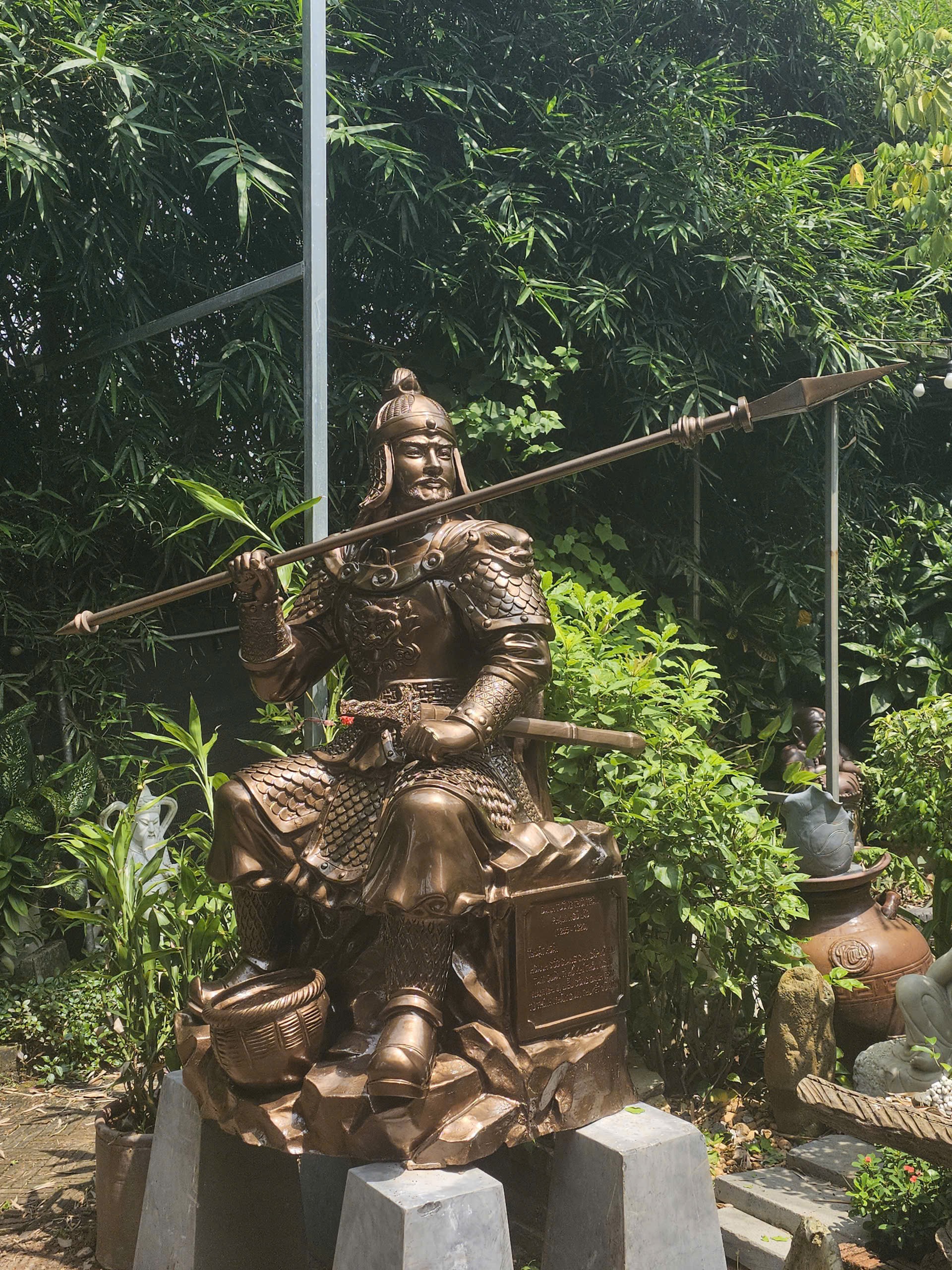 nghe-nhan-pham-trong-tuan-lap-ky-luc-viet-nam-voi-43-pho-tuong-dong-baodulich-2-1790679277.jpeg