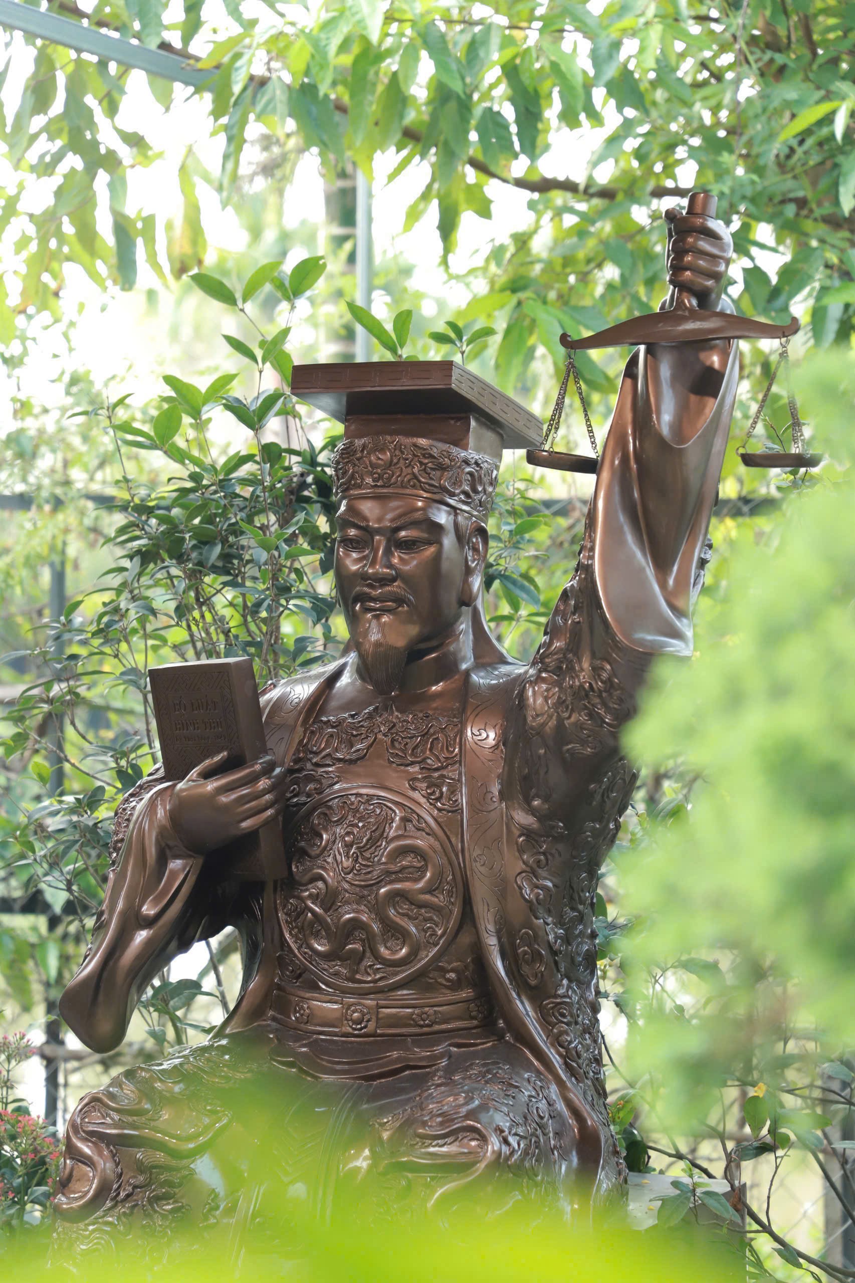 nghe-nhan-pham-trong-tuan-lap-ky-luc-viet-nam-voi-43-pho-tuong-dong-baodulich-3-1790679277.jpeg