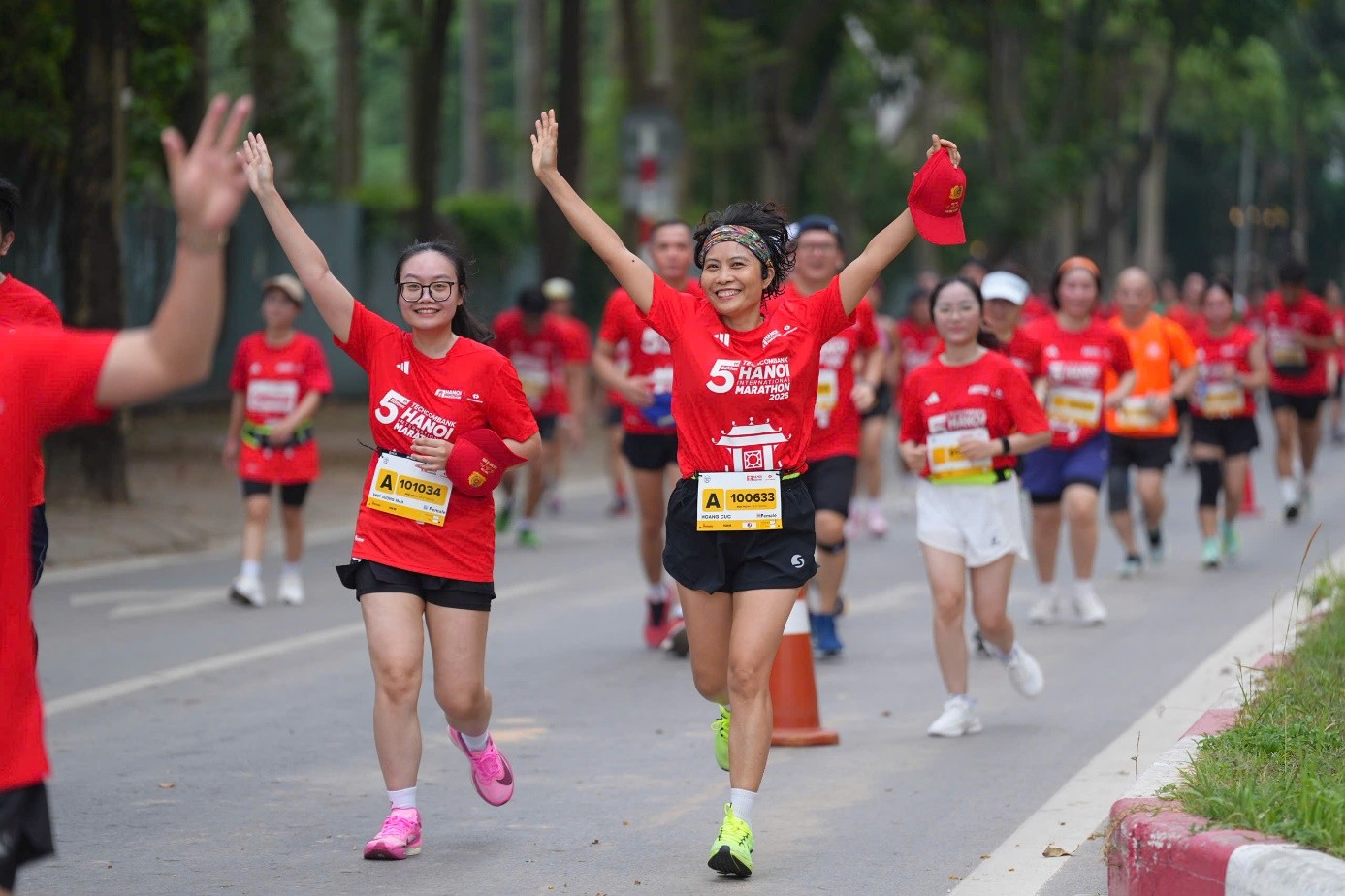 marathon-quoc-te-ha-noi-mua-thu-5-khi-duong-chay-tro-thanh-khong-gian-ket-noi-do-thi-baodulichvncom-1791129563.jpg
