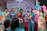 Rộn tiếng đàn mừng Ngày Quốc tế phụ nữ với những "bông hồng thép" ở khoa Ung bướu