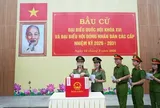 Người dân miền Trung nô nức “đội mưa” tham gia ngày hội non sông