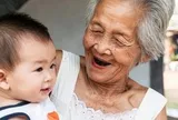 Không phải cứ "cháu hư tại bà", nếu ông bà và bố mẹ phối hợp nuôi dạy kiểu này thì trẻ thông minh hơn hẳn bố mẹ cùng trang lứa!