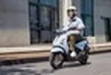 "Xe tay ga quốc dân" Honda Vision sắp gặp đối thủ lớn: Động cơ eSP, có phanh ABS, cùng nhà Honda mà giá rẻ không tưởng!