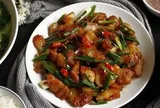 Cùng 1 công thức, tại sao thịt rang cháy cạnh ngoài hàng luôn ngon hơn, sai lầm nằm ở bước đầu tiên