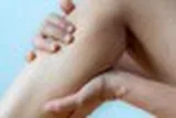 5 dấu hiệu ở chân có thể cảnh báo thận đang “lâm nguy”: Có biểu hiện nhiều người tưởng do mệt