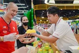 VIDEO: Người dân TPHCM đổ xô trải nghiệm buffet sầu riêng cuối tuần