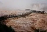 Thác nước nổi tiếng Iguazu cuồn cuộn chưa từng thấy, hơn 12 triệu lít nước đổ xuống mỗi giây