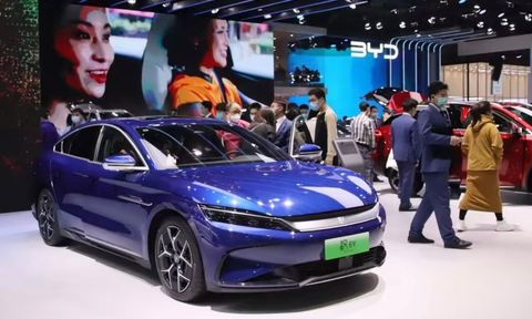 Chiến tới 65% số trạm sạc ô tô điện toàn cầu, vì sao Trung Quốc "còn xa" mới dẫn đầu danh sách sẵn sàng cho phát triển xe điện?
