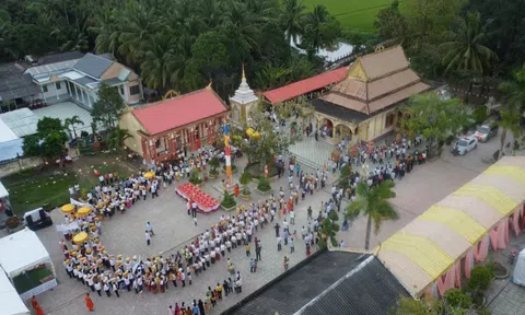 Lễ dâng y của người Khmer ở Trà Vinh