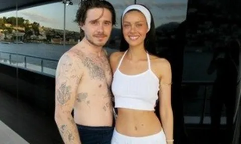 Thêm hành động dứt tình của Brooklyn Beckham với cha mẹ