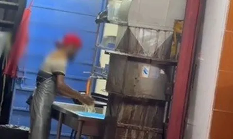 Video rửa thức ăn thừa để nấu lại gây phẫn nộ ở Malaysia