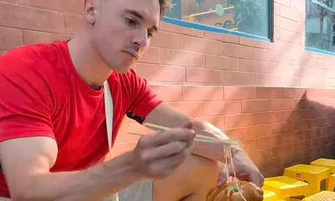 Chàng trai Đức đi khắp TPHCM tìm ổ bánh mì ngon nhất, kết quả gây bất ngờ