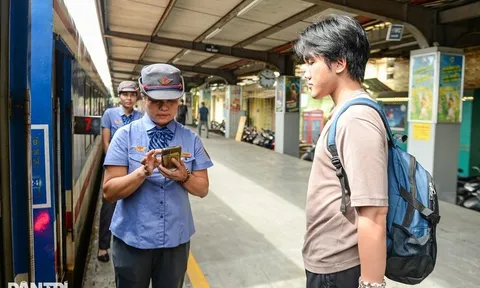 Sợ tắc đường ngày Tết, khách chi 631.000 đồng đi tàu từ Hà Nội về Thanh Hóa