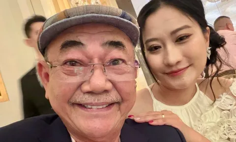 NSND Việt Anh và vợ kém 36 tuổi đón Valentine, hành động lãng mạn gây chú ý