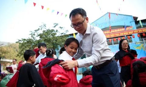 Ngược núi rừng, mang tấm lòng miền xuôi sưởi ấm vùng cao