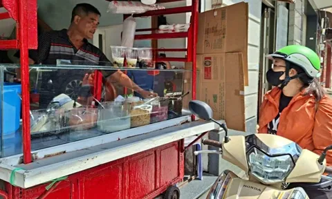 Chủ bị khách ghét, quán chè "chảnh" vẫn nổi tiếng suốt 60 năm ở TP HCM