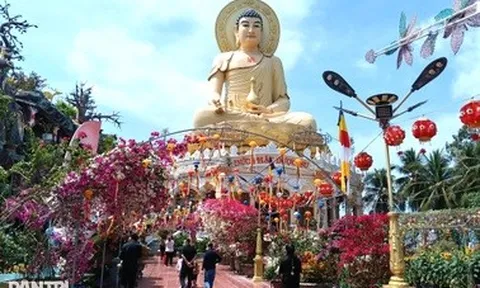 Đầu năm viếng chùa có tượng Phật Dược Sư cao 33m, ăn bún nước lèo chay