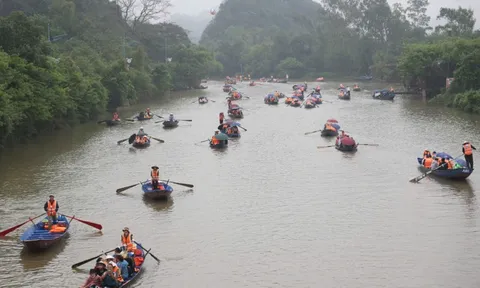 Đông đảo nhân dân, du khách nô nức dự Lễ Khai hội du lịch chùa Hương 2026