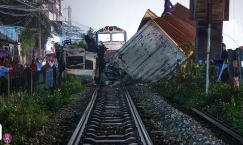 Sau tai nạn tàu SE – xe tải ở Ngọc Hồi, Cục CSGT đưa ra cảnh báo khẩn