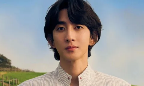 Nam ca sĩ thắng kiện kẻ rình rập, đeo bám