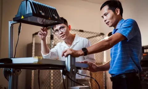 Giữa lúc giá xăng tăng, Việt Nam có startup giúp các trạm sạc xe điện giảm khoảng 40% chi phí/tháng