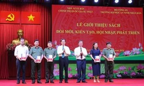 Ra mắt sách 'Đổi mới, kiến tạo, hội nhập, phát triển' của nguyên Thủ tướng Nguyễn Tấn Dũng