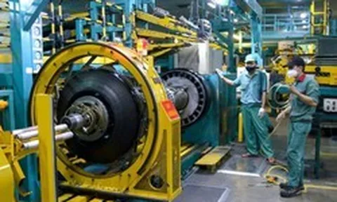 Hai Phó Tổng giám đốc làm việc trên dưới 30 năm ở một công ty cao su xin nghỉ việc cùng vì lý do sức khoẻ xấu