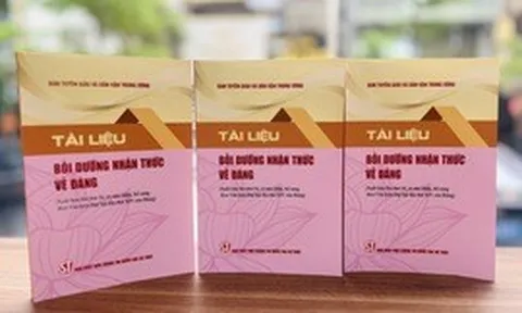 Hành trang lý luận mới cho người ưu tú vào Đảng