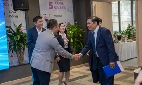 Cú bắt tay mới của YeaH1 và gói cước "đu idol"