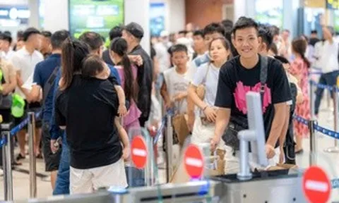 Giá vé máy bay tăng cao, khách bay dịp 30-4 vẫn tăng tới 15%