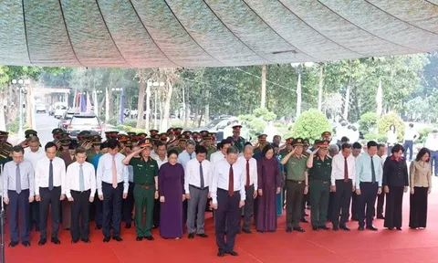 Tổng Bí thư, Chủ tịch nước Tô Lâm dâng hương tưởng niệm các Anh hùng liệt sĩ tại Tây Ninh