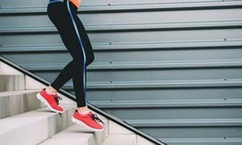 Đi bộ xuống cầu thang mang lại hiệu quả bất ngờ