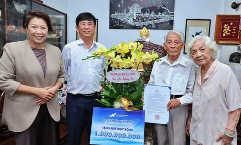 Thầy hiệu trưởng 91 tuổi tặng 1 tỷ đồng làm học bổng cho sinh viên nghèo: “Trả nợ cho đời bằng giáo dục”