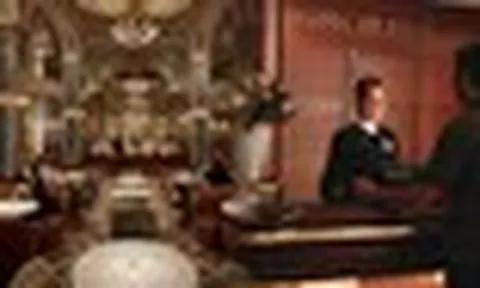Thế mà lại hay: Ở 5 khách sạn sao đừng dại tự book bàn, nhờ lễ tân đặt hộ lại được chăm như VIP