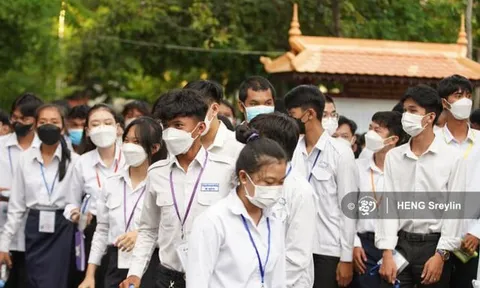 Vì sao kỳ thi này được gọi là "cánh cửa đổi đời" của hàng vạn học sinh?