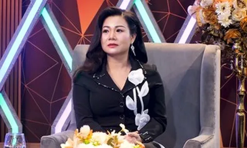 Dương Hồng Loan "rách áo dài" giữa lúc chạy show Tết