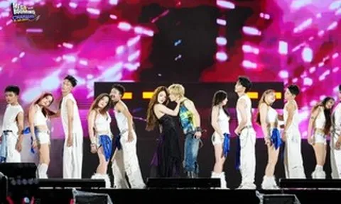 Hàng vạn khán giả bùng nổ tại Mega Booming - Charmora City, pháo hoa rực sáng Vịnh Ngọc Nha Trang