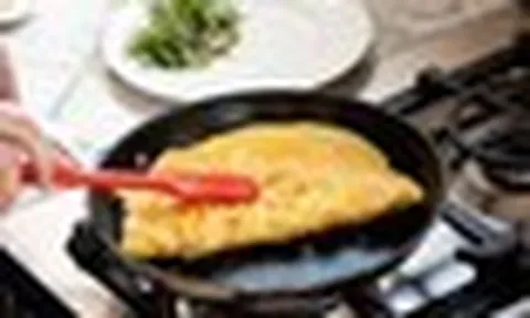 Bác sĩ ung thư cảnh báo người dùng chảo chống dính