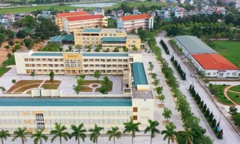 Vì sao trường công lập Hồng Đức vẫn thu học phí?