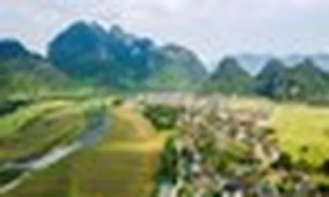 Việt Nam có ngôi làng "thích ứng thời tiết", càng mưa ngập càng đông khách, người dân nói ngôn ngữ riêng