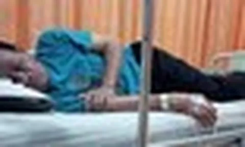 Người đàn ông 55 tuổi phát hiện mắc 2 loại ung thư cùng lúc, người vợ khóc: Tôi khuyên 20 năm rồi ông ấy không nghe!