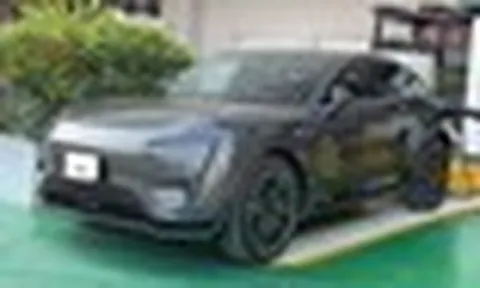 SUV điện Avatr 11 đầu tiên xuất hiện ở Hà Nội: Dài hơn Palisade, sạc 10 phút đi được 200 km, nội thất 'ngập' màn hình