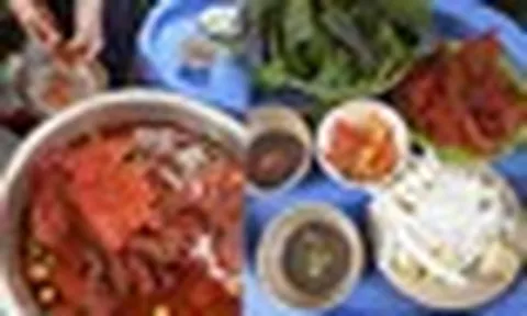 Đặc sản người Hà Nội nào cũng ăn nhưng không làm tại đây, màu đỏ không phải thật và chỉ có đúng một mùa trong năm