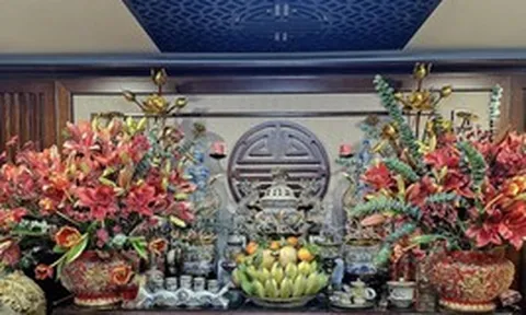 Đừng đặt 3 loại hoa này trên bàn thờ