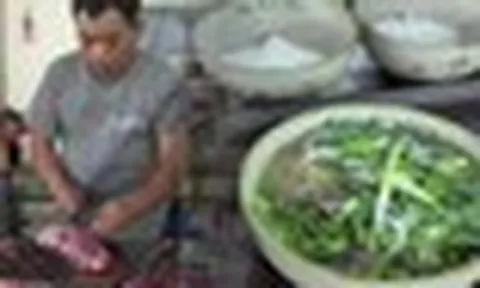 Phở trâu đắt khách nhất Hà Nội: Mỗi ngày bán hết 2 con, thái trực tiếp tại quán, bát gần 1 lạng thịt chỉ 40.000 đồng