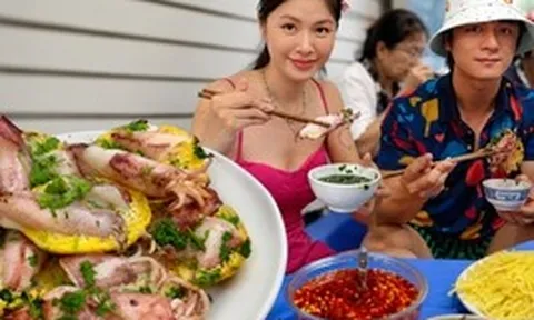 Cả gia đình hotmom Thủy Anh mê tít món bánh "nhỏ mà có võ" này khi du lịch Nha Trang: Ai đi biển cũng phải thử ít nhất một lần!
