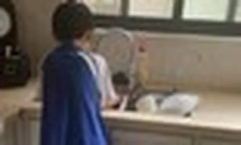 Đáng buồn nhất không phải con cái tiêu tiền của cha mẹ vô tội vạ, mà là kiểu con cái đã tiêu tiền còn hành xử như này!