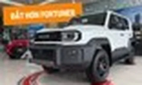 Ảnh thực tế Toyota Land Cruiser FJ giá 1,198 tỷ đồng tại Việt Nam: Giống Prado mini, máy xăng 2.7L, đầy đủ ADAS
